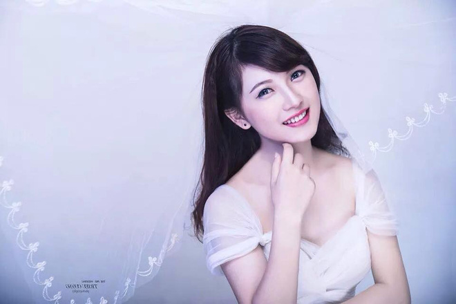 tu mot buc anh chup len lo dien co giao tieu hoc xinh xan dang lam cong dong mang chao dao