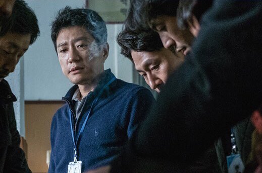 lee jong suk noi bat hon ca dan anh jang dong gun tren poster phim moi