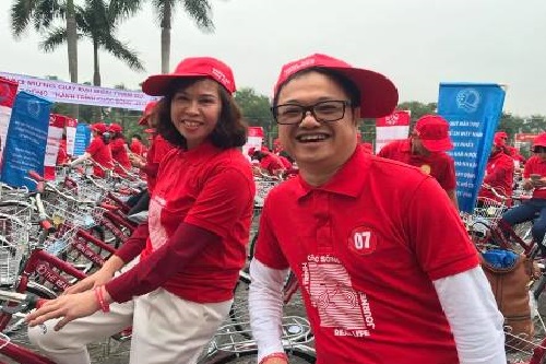 doanh nhan gia u lo ng nhan ai mai xung danh nguo i li nh cu ho