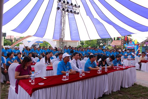 hon 500 doan vien cong doan tham gia khai mac chuong trinh hoi trai doan vien cong doan tinh thua thien hue nam 2017