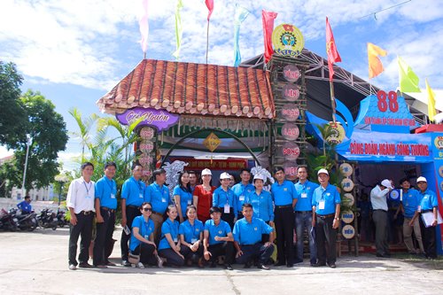 hon 500 doan vien cong doan tham gia khai mac chuong trinh hoi trai doan vien cong doan tinh thua thien hue nam 2017