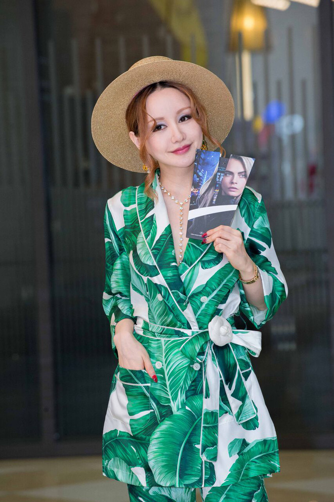 hotgirl 6 lan tham my kelly nguyen duoc nhan xet giong angela phuong trinh ho bao di xem phim