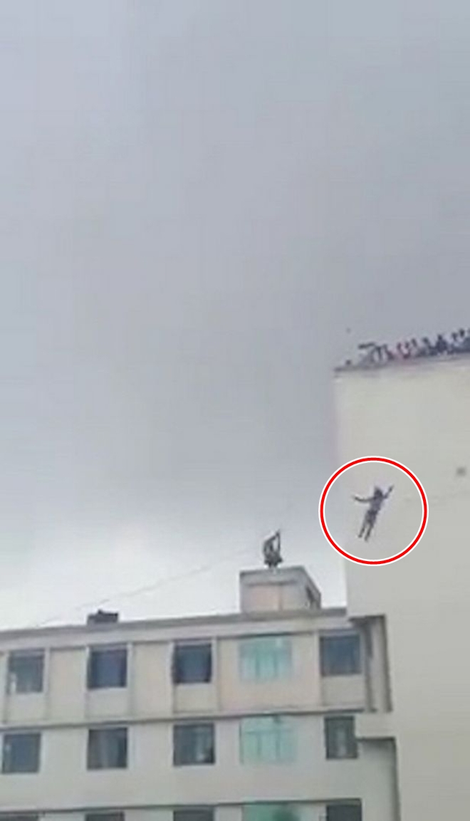 dang day du day huan luyen vien bang hoang chung kien con gai roi tu tang 6 xuong dat tu vong