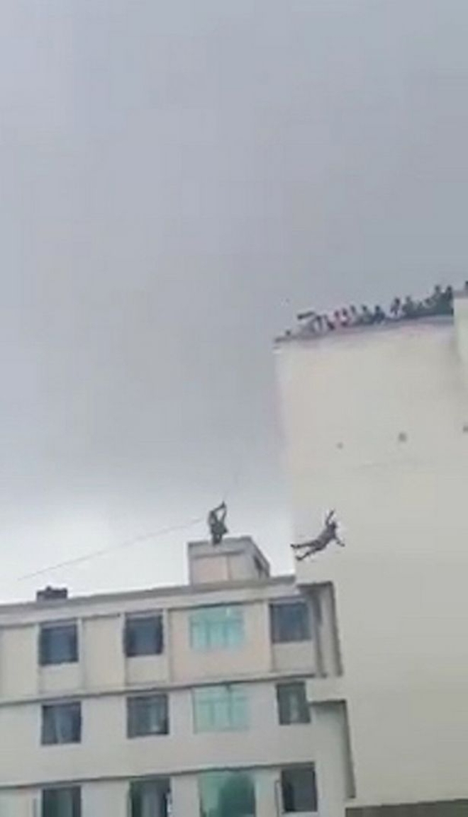 dang day du day huan luyen vien bang hoang chung kien con gai roi tu tang 6 xuong dat tu vong