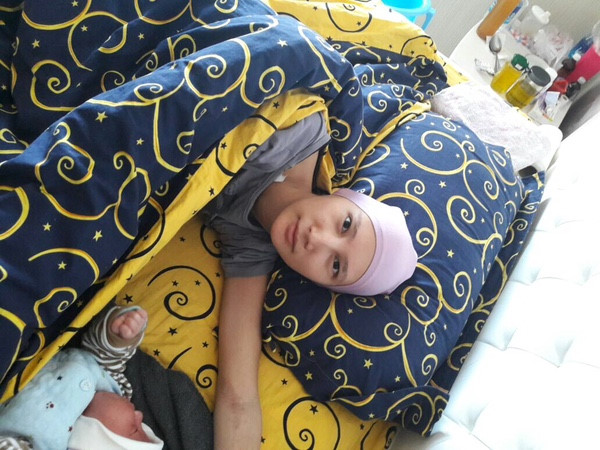 hoa hau 22 tuoi qua doi vi ung thu de lai con tho moi 8 thang tuoi