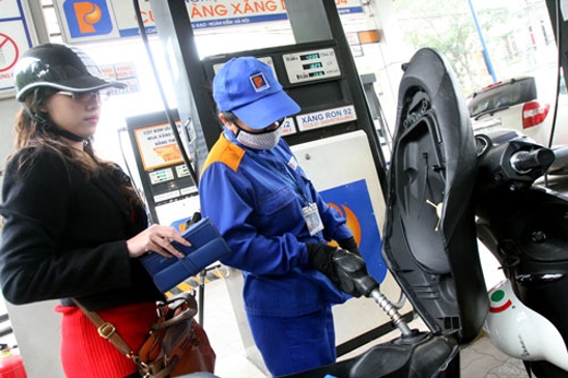 co the tra tien do xang bang the atm tu 18