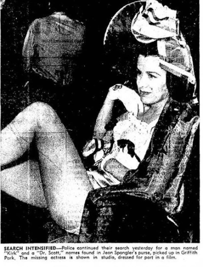 su mat tich bi an cua nu minh tinh xinh dep hollywood cung loi nhan 70 nam qua canh sat chua the giai ma