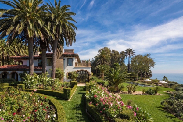 vo chong beyonce thue 6 bao mau voi muc luong hang ty dong de cham cap song sinh