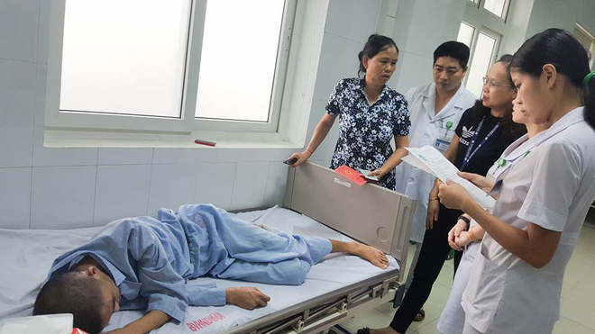 nguoi me tim kiem ca thang troi moi biet con bi tai nan chan thuong so nao