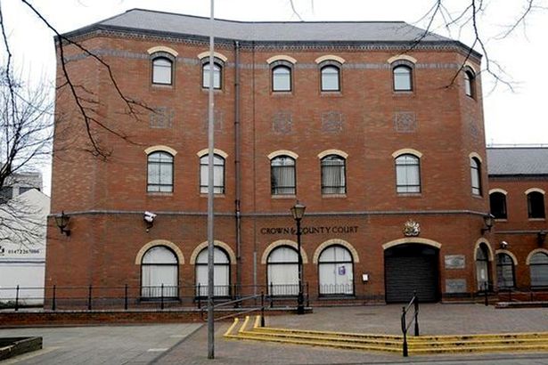 thanh nien tan nhan danh dap cho cho du can tay ban gai cu