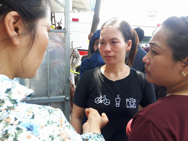 vu chay 8 nguoi tu vong o xuong banh keo ha noi chung toi cung chay den cua nhung lua lon nen nhieu nguoi ket lai