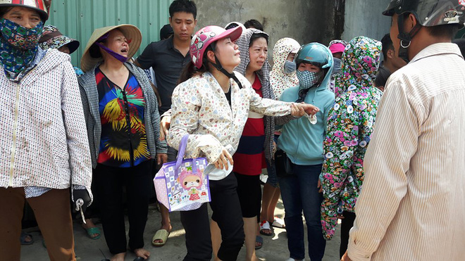 vu chay 8 nguoi tu vong o xuong banh keo ha noi chung toi cung chay den cua nhung lua lon nen nhieu nguoi ket lai