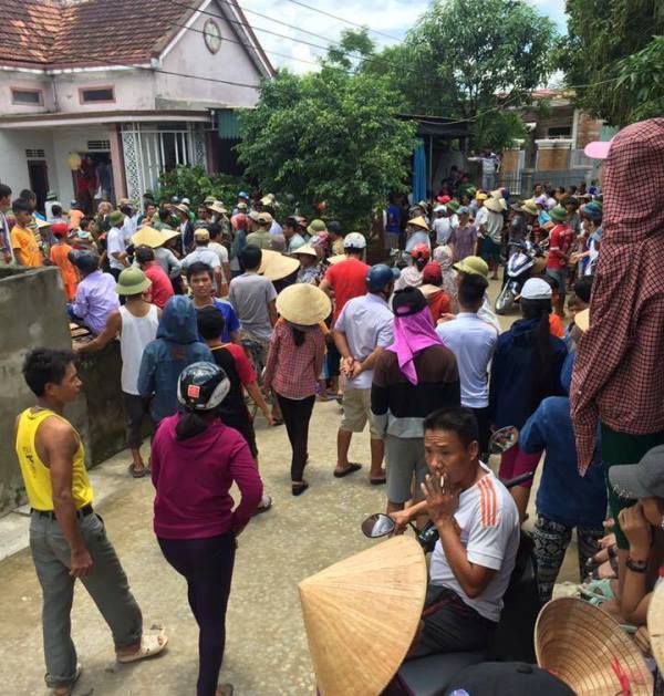 ha tinh dan lang bao vay nguoi phu nu co hanh vi bat coc be trai 2 tuoi