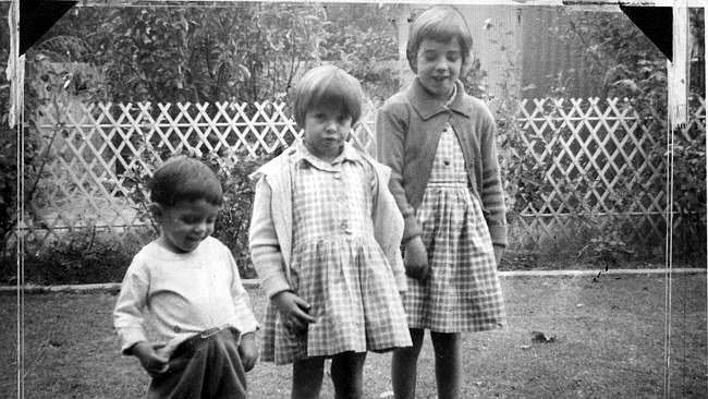 bo me ban viec 3 chi em mot minh di tam bien bong nhien mat tich bi an suot 50 nam qua