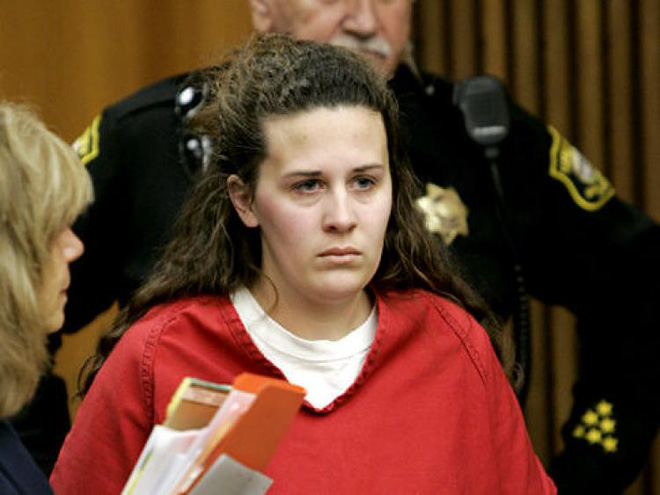 be gai 8 tuoi dot ngot mat tich va qua khu den ron nguoi cua co trong tre