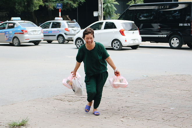 ha noi quan com chay tuy tam truoc cong vien k3 cua ba chu tung bi ung thu da day