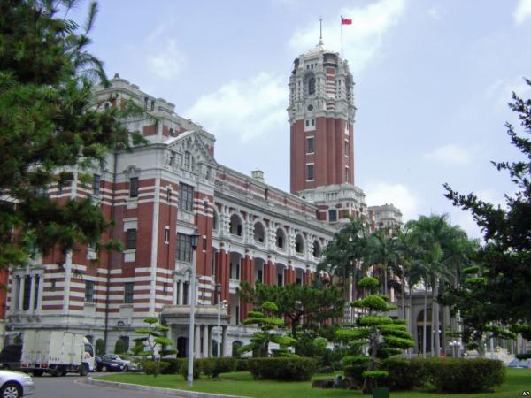 le duyet binh ky niem 90 nam cua pla xuat hien chi tiet la khien dai loan lo sot vo