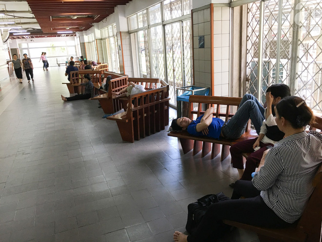 nguoi nha benh nhan va vat tai benh vien trong nang nong ky luc o thu do