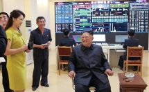 phu nhan trieu tien ri sol ju khoe net dep rang ro trong chuyen tham nha may my pham