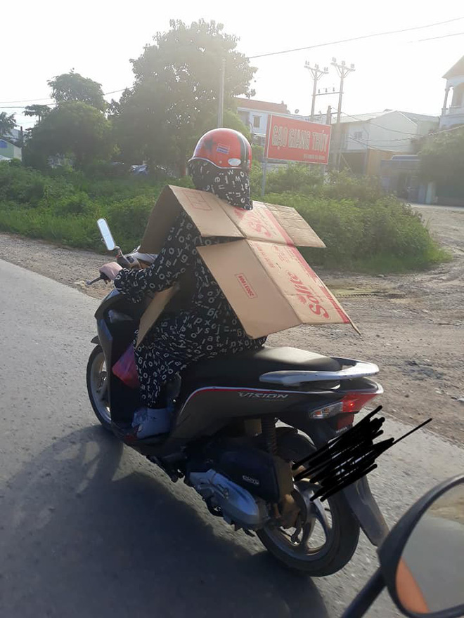 co gai di xe may bit kin nhu ninja choang bia cac tong quanh co khien dan mang run ray