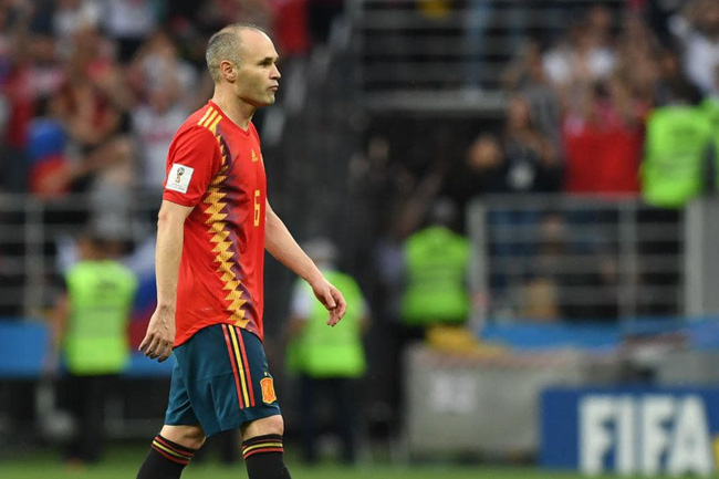 iniesta chia tay doi tuyen tay ban nha trong nghen ngao