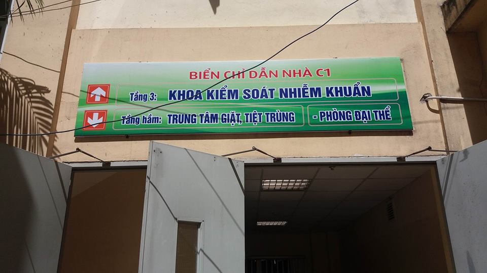 vu truy sat 3 nguoi o ha noi luc chay sang thi mau loang lo khap nha doi tuong dot mot vat dung trong nha khien lua boc chay