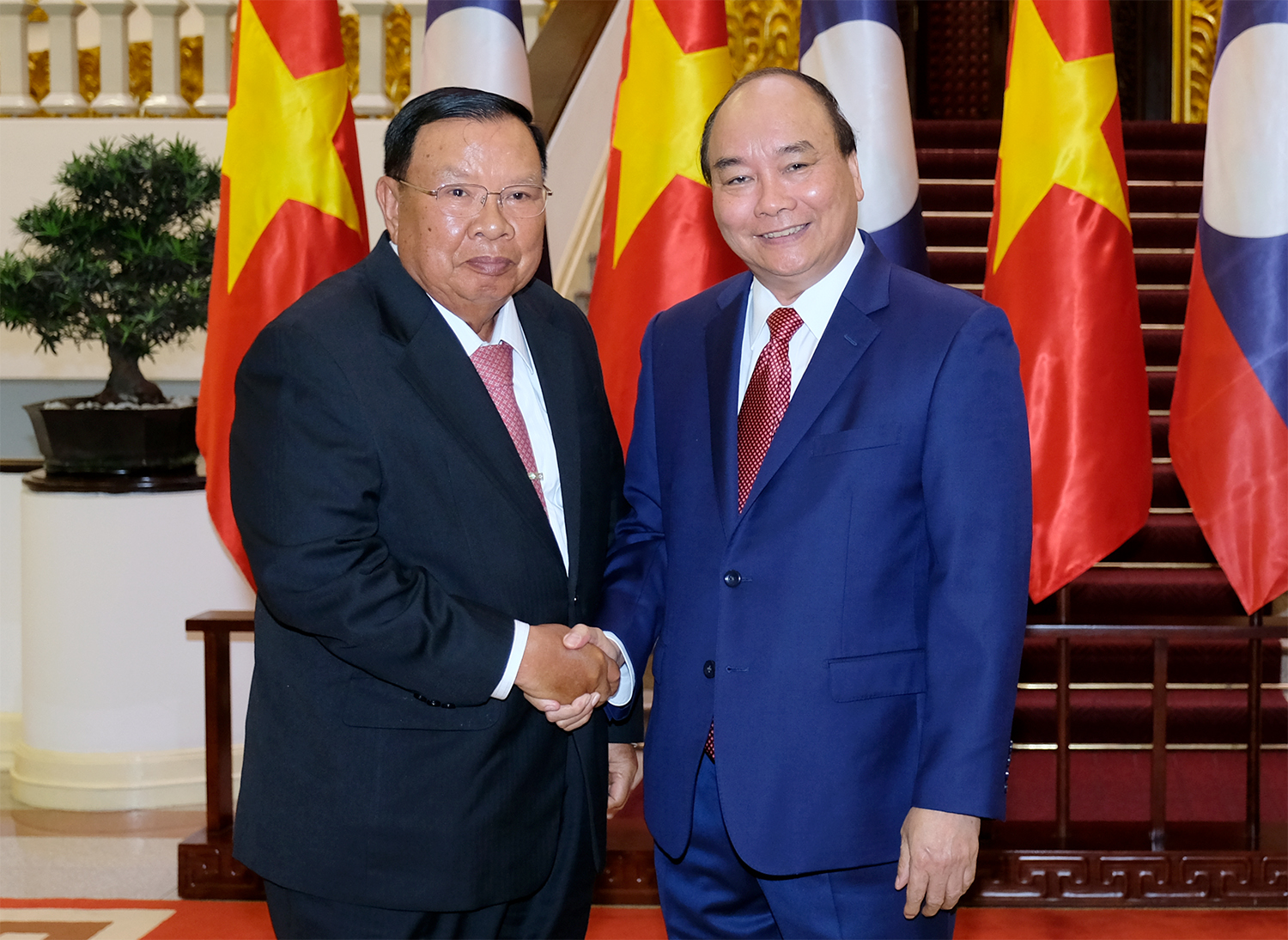 tong bi thu chu tich nuoc lao tham viet nam