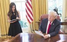 tiet lo muc luong tren troi danh cho nu tro ly truong 27 tuoi xinh dep cua ong trump