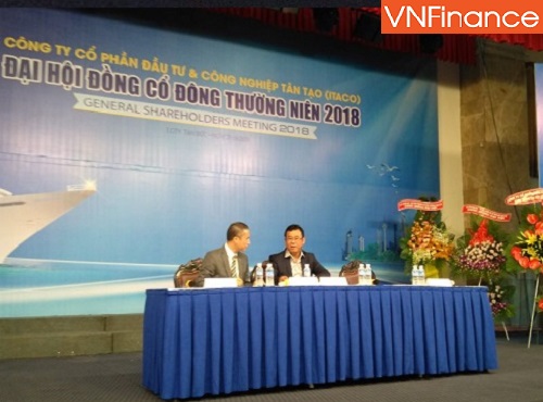 lanh dao muon cuu gia co phieu bang loi hua co dong khong co du kien nhan de cho