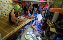 nguoi dan xom chay than o ha noi ngay vat va dem khong ngu noi voi cai nong 40 do c