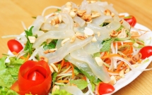 ha tinh 10 nguoi nhap vien cap cuu nghi ngo doc sau khi an nom sua