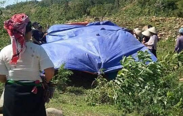 lao cai nguoi dan ong tu vong tren bai dat trong ben canh may danh kich ca