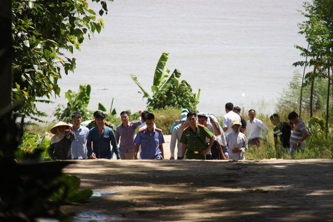 cong an ha noi dung lai hien truong vu tim thay thi the nu nha bao o ben do