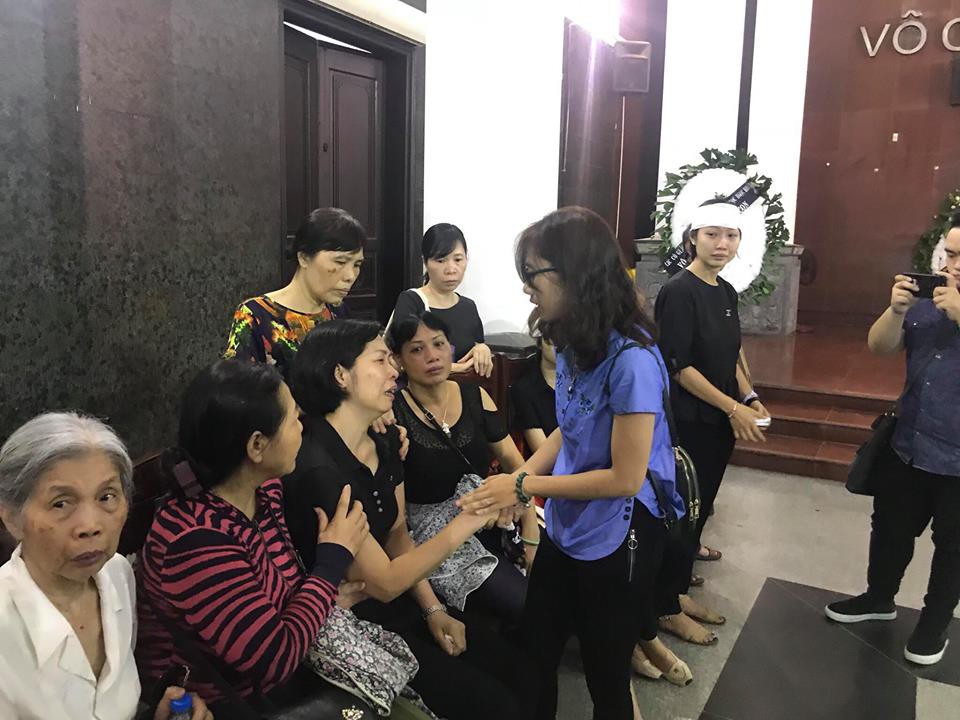 nguoi than ban be nghen ngao trong dam tang be gai 12 tuoi hien tang giac mac sau khi qua doi