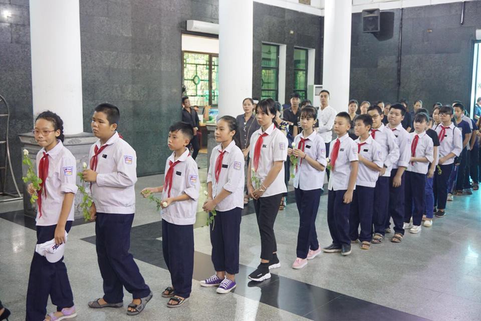 nguoi than ban be nghen ngao trong dam tang be gai 12 tuoi hien tang giac mac sau khi qua doi