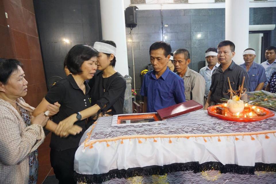 nguoi than ban be nghen ngao trong dam tang be gai 12 tuoi hien tang giac mac sau khi qua doi