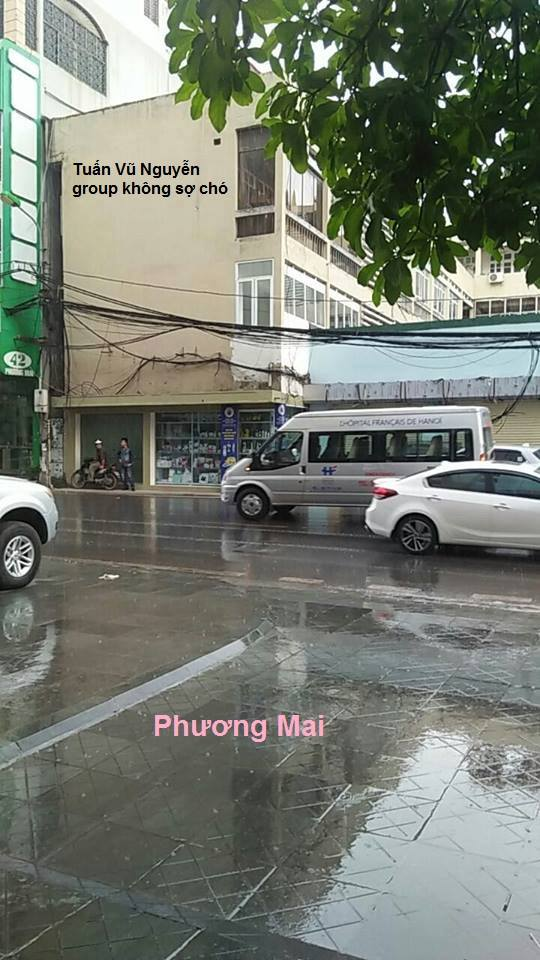 xuat hien 10 phut hon 1000 binh luan buc anh doc chi co trong con mua ha noi chieu nay