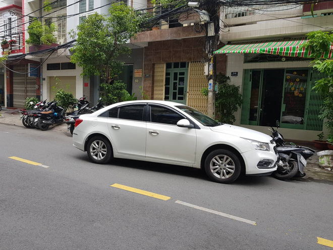 nghi an phong vien dang tac nghiep thi bi tai xe lai to o dam va hanh hung trong thuong o sai gon