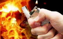 mau thuan tinh cam nguoi dan ong ruoi xang dot nha ban gai 3 nguoi bong nang trong do co 1 be gai 7 tuoi