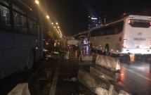 xe buyt tong nat o to nhieu hanh khach hoang loan keu cuu xa lo ha noi un u keo dai