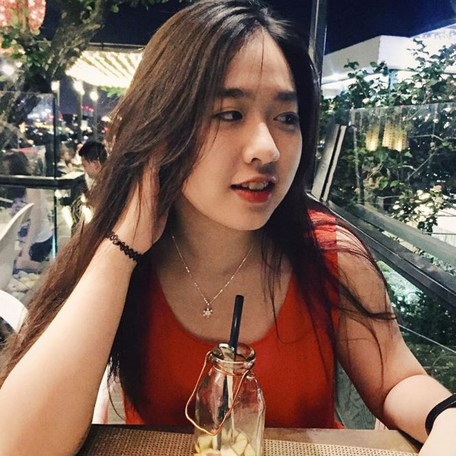 co gai tang hoa tong thong trump bat ngo thi hoa hau viet nam noi bat nhat dan thi sinh