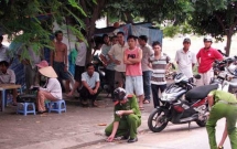 co gai di xe may tay ga bi nhom thanh nien di bo chan danh cuop o sai gon