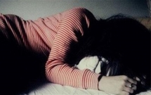 be gai 14 tuoi bi nam thanh nien khong che hiep dam