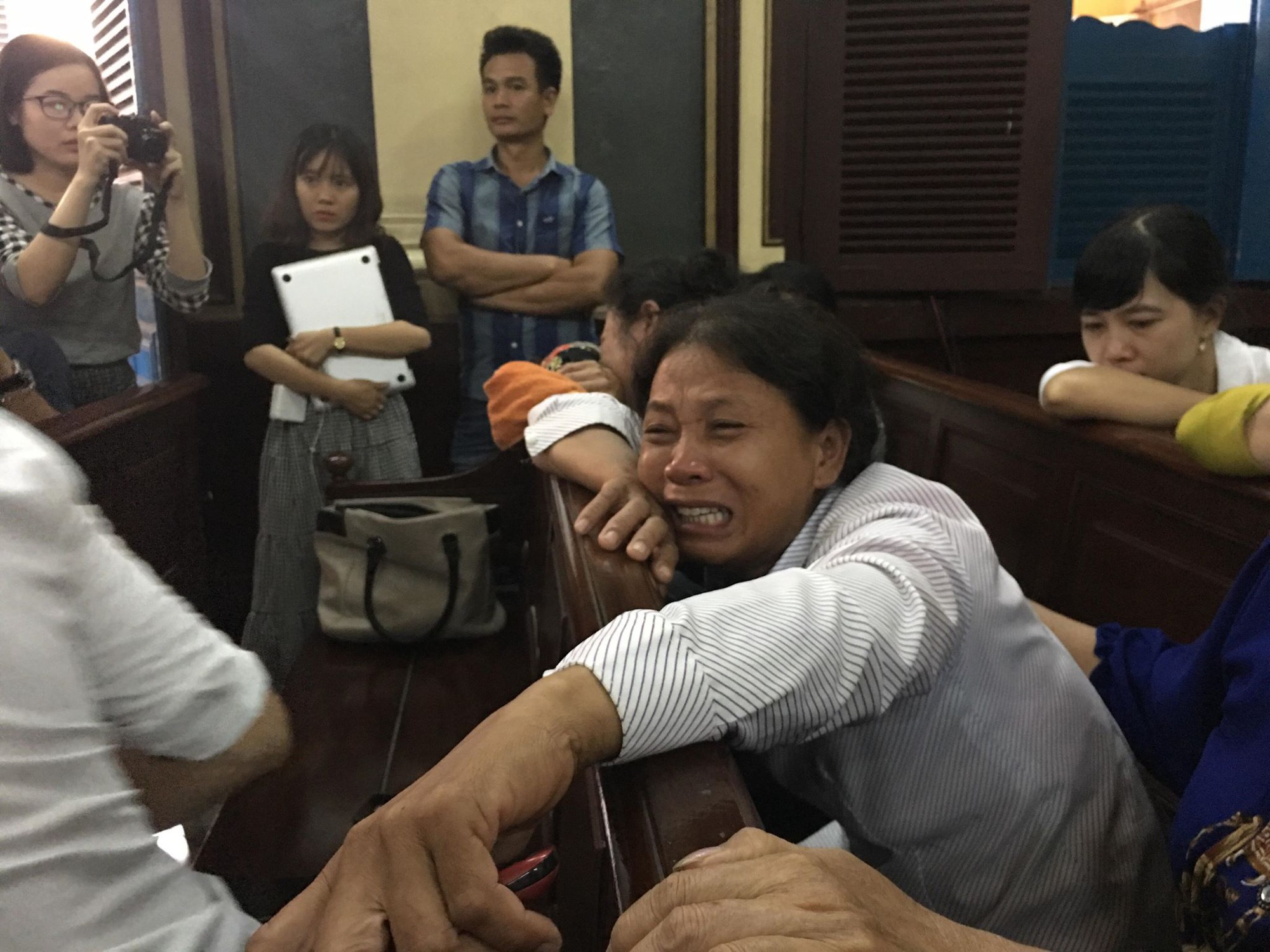 tu hinh ke giet chet 5 mang nguoi tai binh tan bi cao xin loi muon hien tang cho y hoc nguoi nha nan nhan gao khoc tham thiet