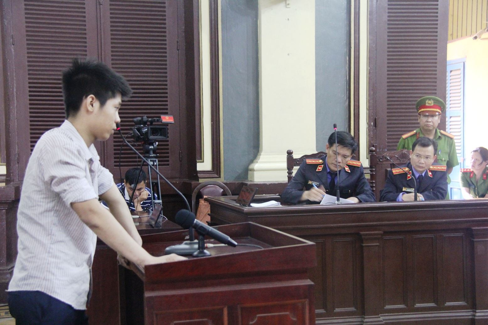 tu hinh ke giet chet 5 mang nguoi tai binh tan bi cao xin loi muon hien tang cho y hoc nguoi nha nan nhan gao khoc tham thiet