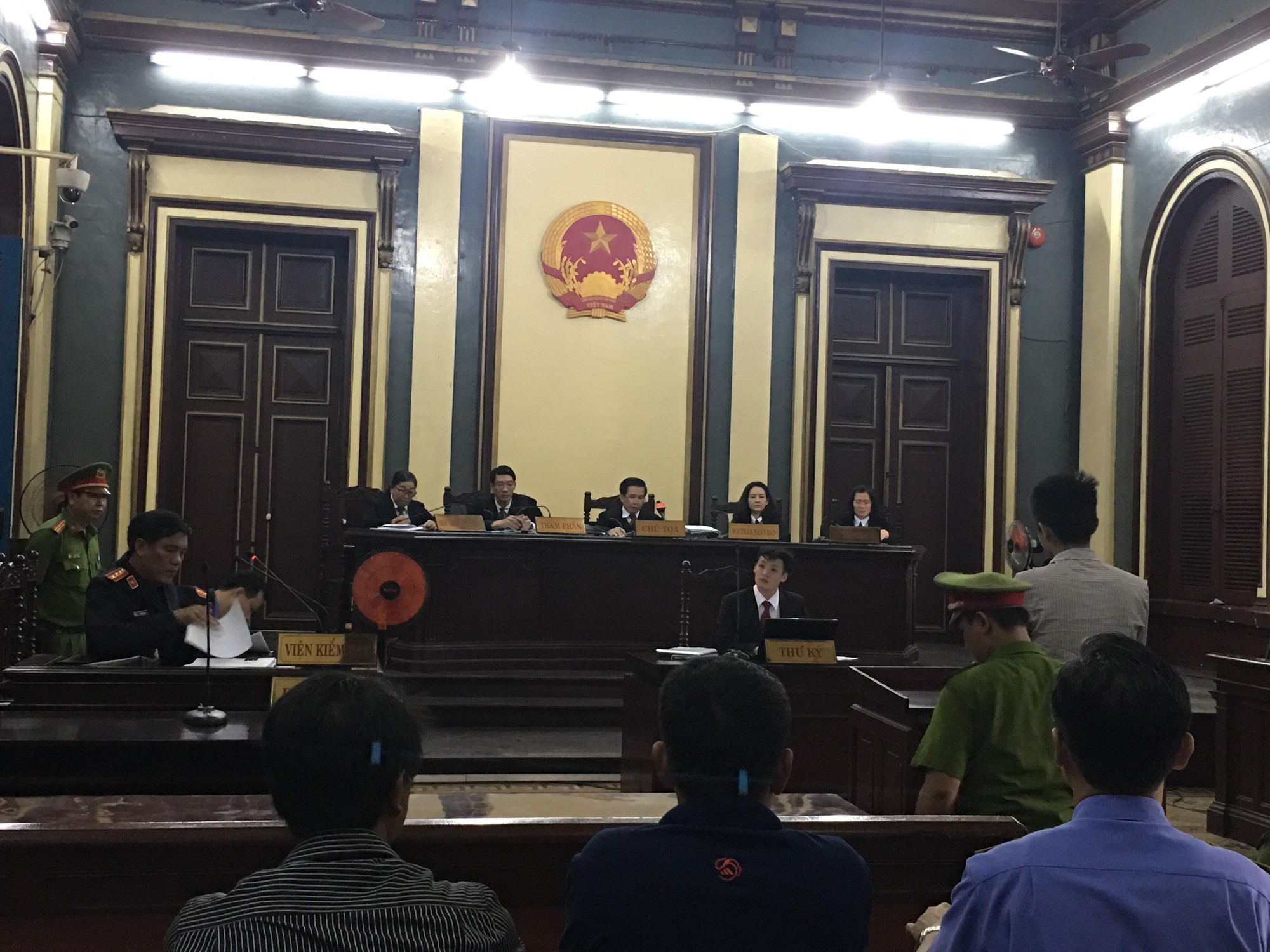 tu hinh ke giet chet 5 mang nguoi tai binh tan bi cao xin loi muon hien tang cho y hoc nguoi nha nan nhan gao khoc tham thiet