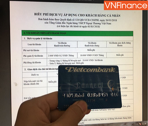 lai them mot dot tang phi moi gay tai tieng cua vietcombank se ap dung tu ngay 157