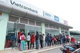 dong loat tang phi rut tien atm tai 4 ngan hang lon tu 157