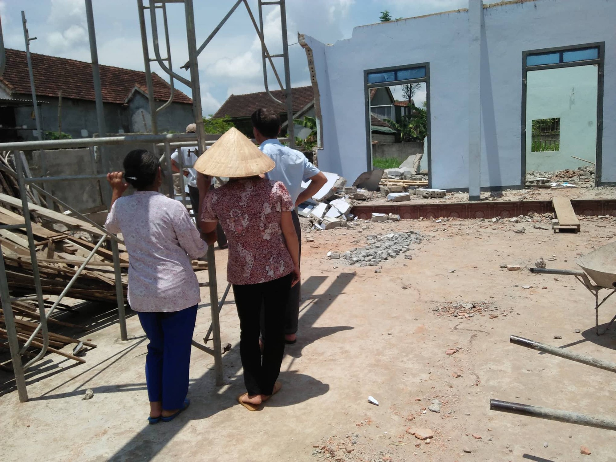 nghe an bi tuong de do thao do nha 2 nguoi chet 1 nguoi nguy kich