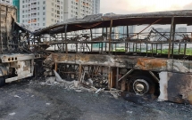 ha noi xe khach giuong nam gan 50 cho chay rui sau va cham voi container ba bau 6 thang tu vong